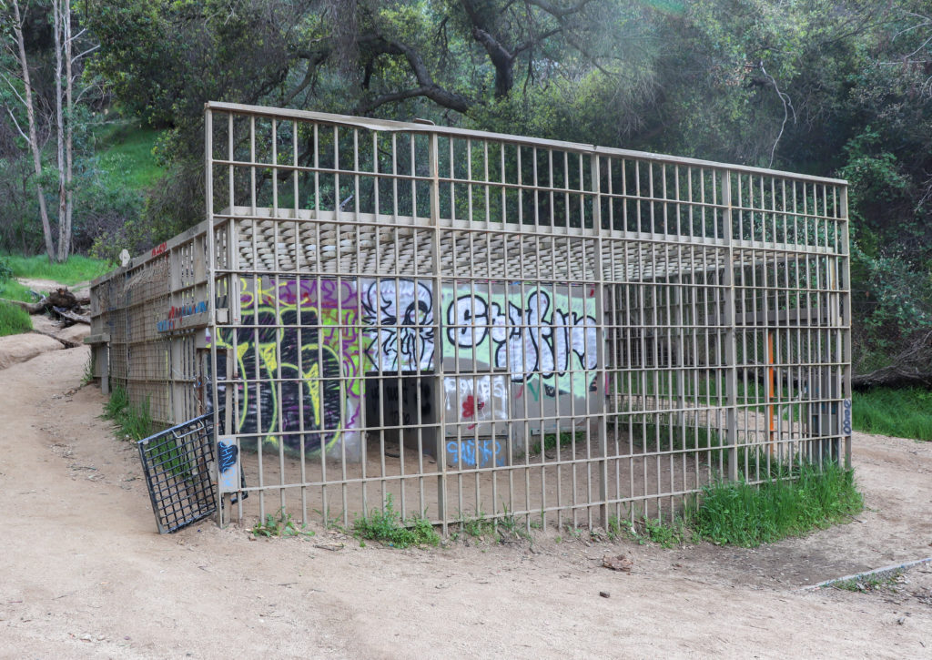 picture of old la zoo cage