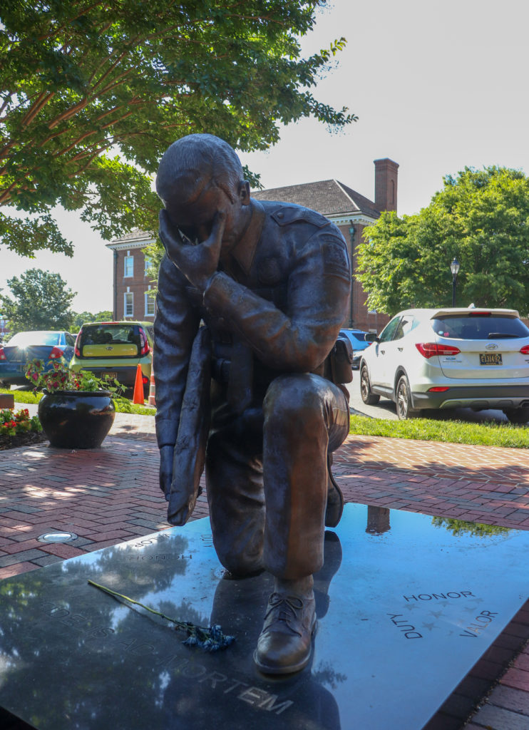 picture of Delaware Legislative Mall police memorial 